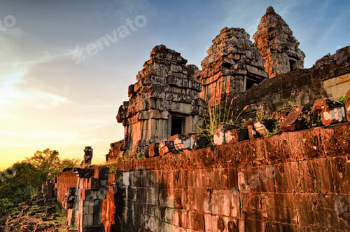 Preview: Ankor Wat, a 12th century historic Khmer temple and UNESCO world heritage site. Arches and carved