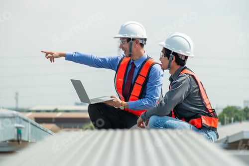 Preview: Engineers and technicians wearing full harnesses and helmets Solar panels, survey the job site