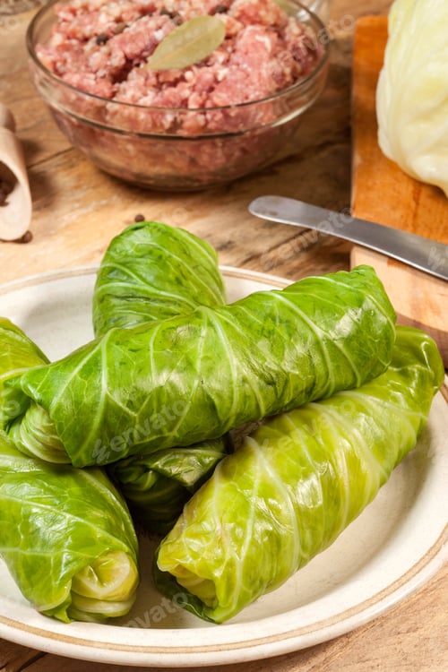 Preview: Raw cabbage rolls.