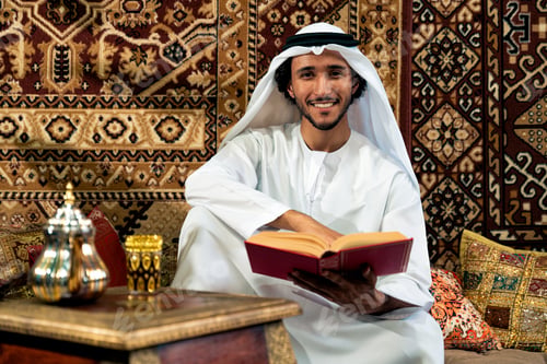 Preview: Man from emirati wearing kandura outfit