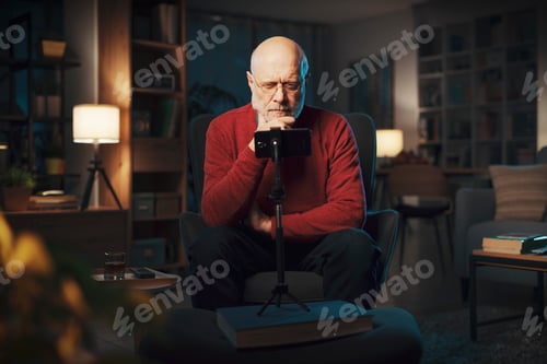 Preview: Senior man recording videos with his smartphone
