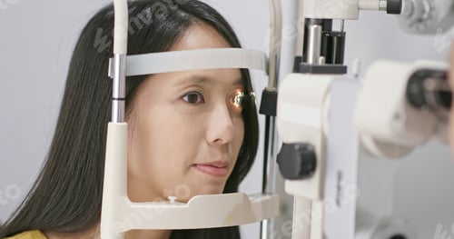 Preview: Woman checking on her eye