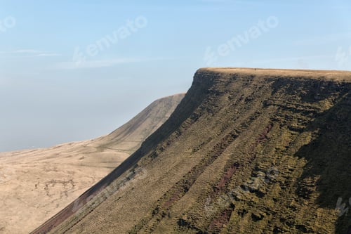 Preview: UK, Wales, Brecon Beacons, Young woman hiking at Bannau Sir Gaer Ridge