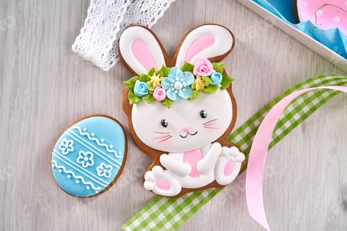 Preview: Top view of easter gingerbread in form of cute bunny