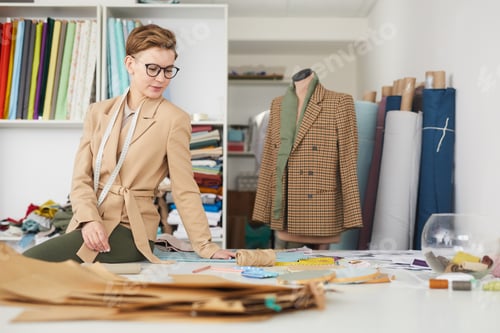 Preview: Tailor working with patterns