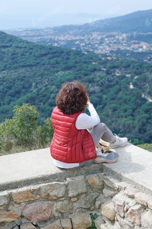 Preview: Tourist taking pictures of landscape from mountain top