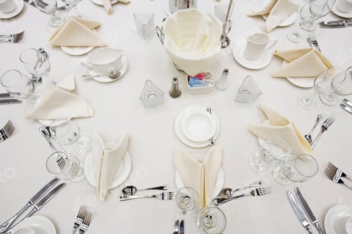 Preview: Place settings on round table