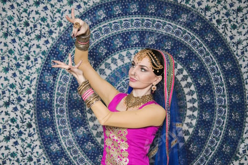 Preview: Portrait Of A Female Model In Ethnic Indian Costume With Jewellery And Traditional Makeup.
