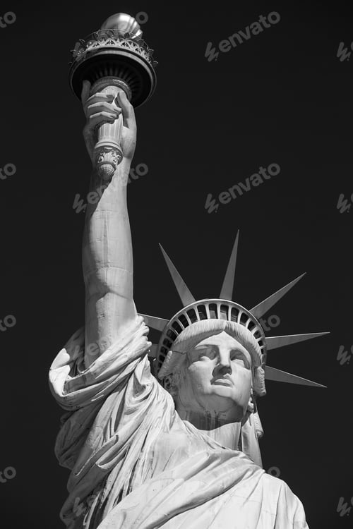 Preview: Statue of Liberty, black and white with black sky in New York