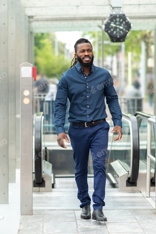 Preview: Young dark-skinned tall man in denim clothes looking confident