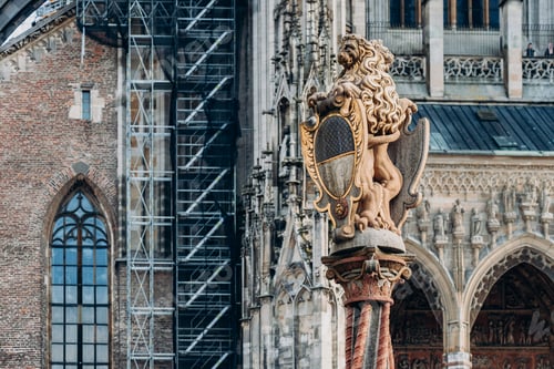 Preview: Golden lion statue near Ulm Cathedral Muenster