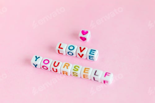 Preview: Quote ‘Love yourself’ on muted pink background