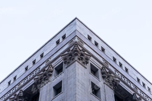 Preview: Large Building In Chicago Downtown View From A Street