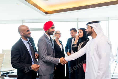 Preview: Business team in Dubai