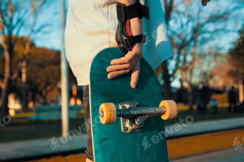Preview: Closeup of a skateboard in its owner's hand