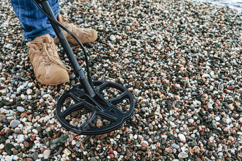 Preview: Metal detector coil in action above the ground