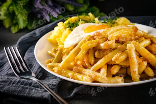Preview: Fried eggs with boiled potatoes and yellow string beans.