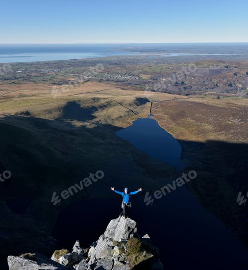 Preview: UK, North Wales, Snowdonia, Craig Cwm Silyn, mountaineer on Outside Edge Route