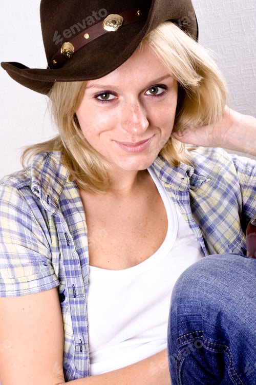 Preview: pretty western woman
