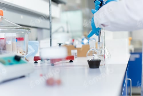 Preview: Scientist in lab
