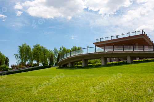 Preview: Charming scenery in a park