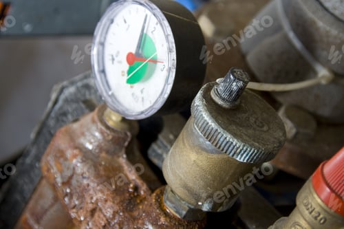 Preview: Obsolete Rusty Water Armature