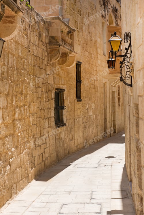 Preview: Medieval street with stone houses in Mdina citadel, Malta. Game of Thrones movie filming locations
