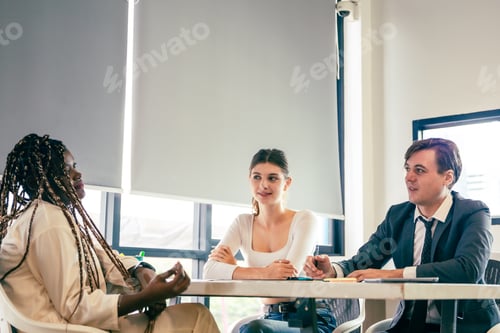 Vista previa: reunión de equipo empresarial profesional para estrategia creativa, trabajo en equipo, cooperación grupal, lluvia de ideas