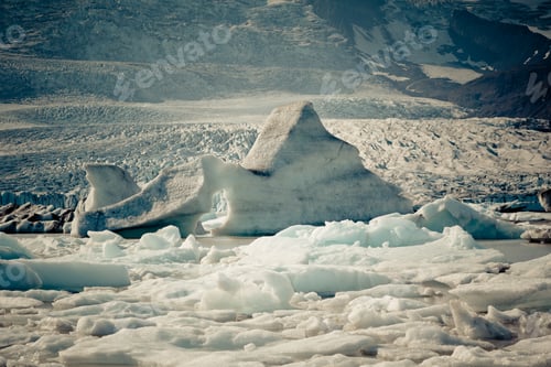 Preview: Jokulsarlon Glacier Lagoon in Vatnajokull National Park, Iceland