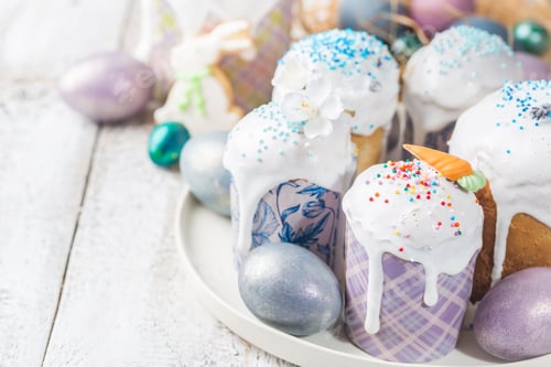 Preview: Easter table with Easter cakes