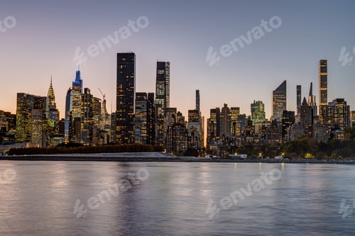Preview: The skyline of Midtown Manhattan after sunset