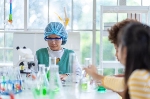 Preview: Group of boys and girls who love science Having fun doing experiments in the school lab.