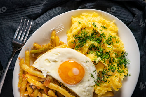 Preview: Fried eggs with boiled potatoes and yellow string beans.