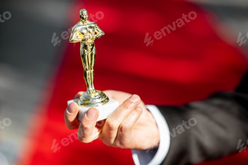 Preview: Famous film award statue