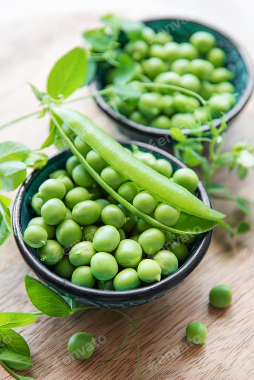 Preview: Bowl with sweet pea pods