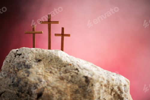 Vista previa: Three crosses against red sky on Calvary hill background. Crucifixion, resurrection of Jesus Christ