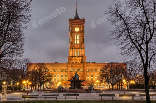 Preview: The famous Rotes Rathaus in Berlin at night