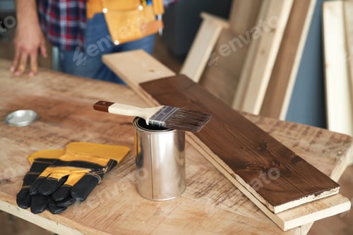 Preview: Worktable ready to work with paint can and boards