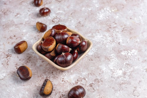Preview: Fresh organic chestnuts.