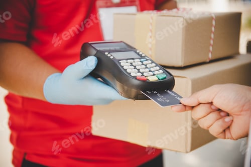 Preview: Male delivery workers wear sanitation faces and wear gloves, deliver goods or parcels