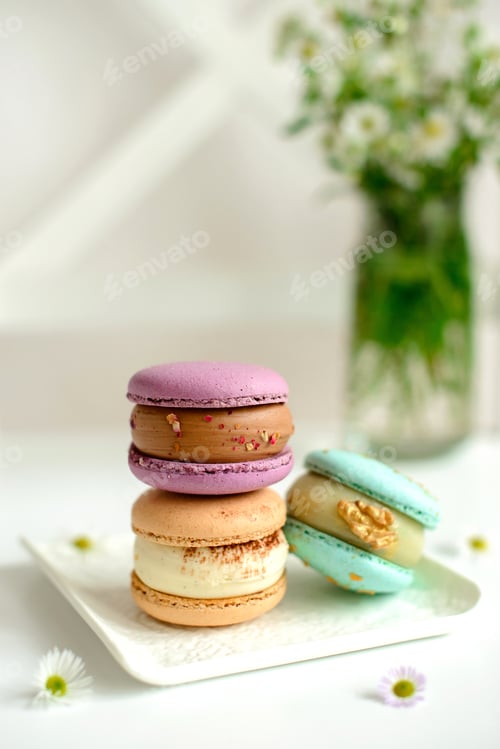 Preview: Delicious fresh macaroons with filling on a light wooden background