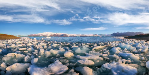 Preview: landscape with floating icebergs in Jokulsarlon glacier lagoon at sunset.