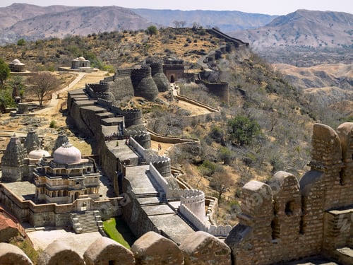 Preview: Walls of the Mewar fortress of Kumbhalgarh in Rajasthan - India