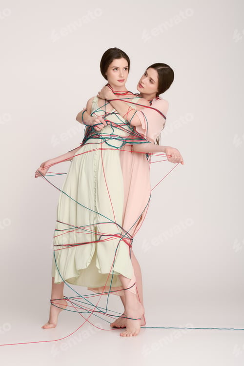 Preview: Twin sisters creatively express their bond in innovative fashion shoot