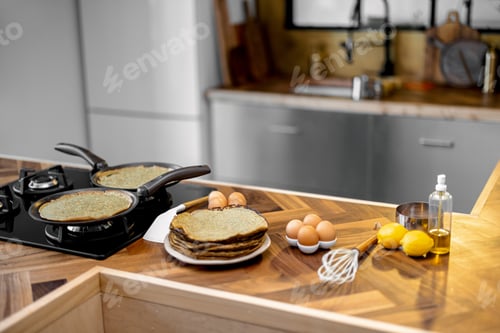 Preview: Cooking pancakes on the kitchen