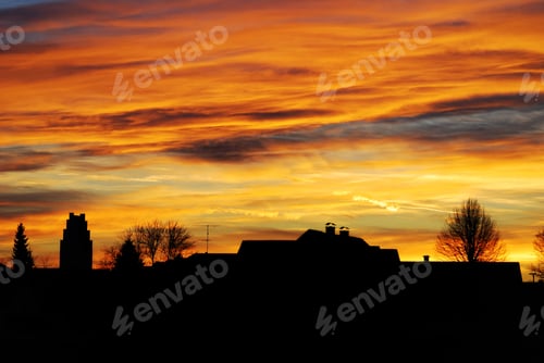 Vorschau: Dorf bei Sonnenuntergang