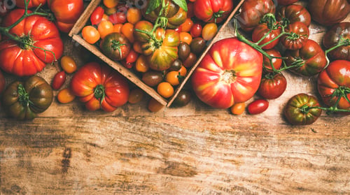Preview: Flat -lay of fresh colorful tomatoes over wooden background