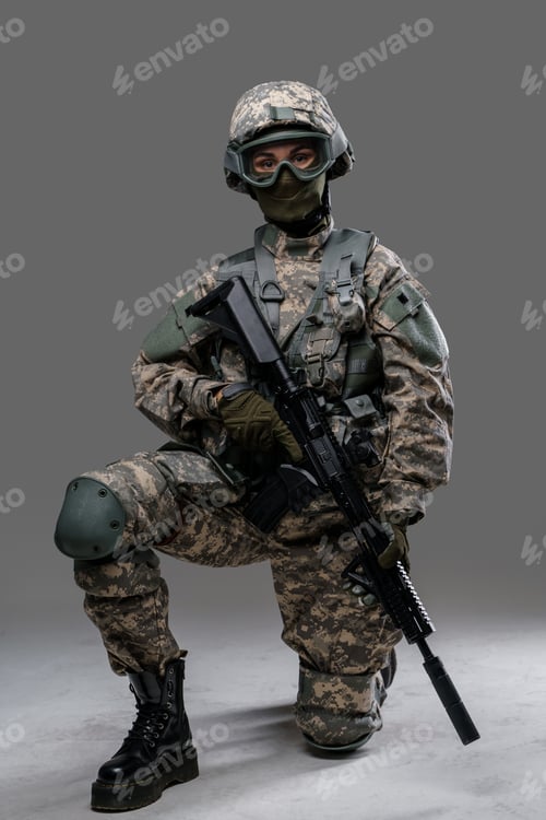 Preview: Modern servicewoman with rifle sitting against grey background