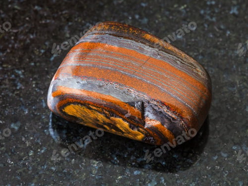 Preview: Jaspillite (Taconite Jasper) gemstone on black