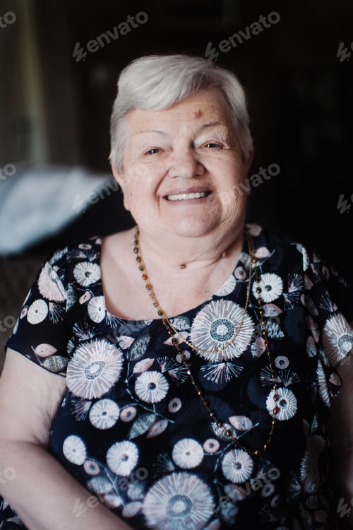 Preview: Older woman with gray hair smiling